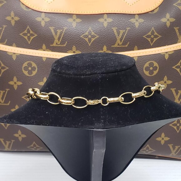 Elegant Golden Stainless Steel Hollow Heart Pendant Necklace - Picture 4 of 9